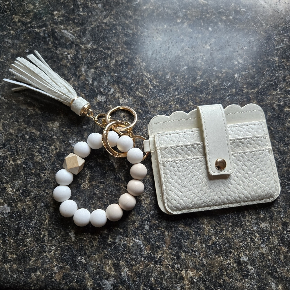 SHEIN White and Gold Key Card Holder - Picture 7 of 11